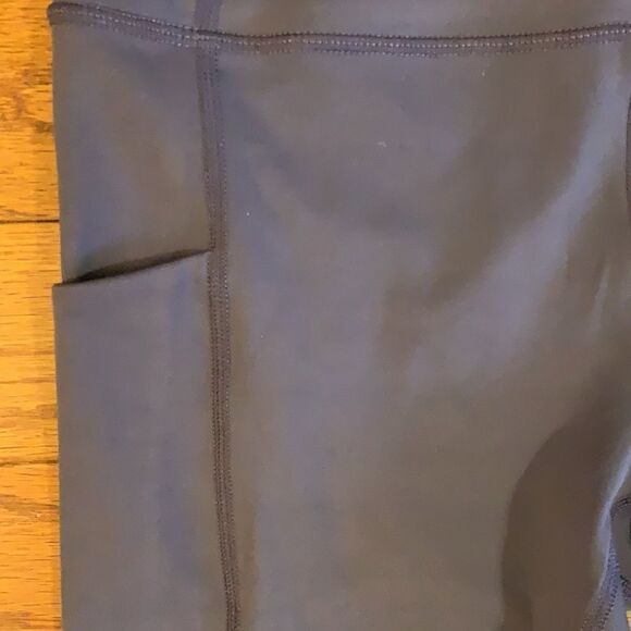 Size Small athletic Capri leggings - Picture 4 of 6